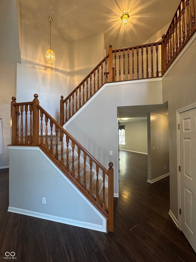 Building Photo - 7435 Sycamore Run Dr