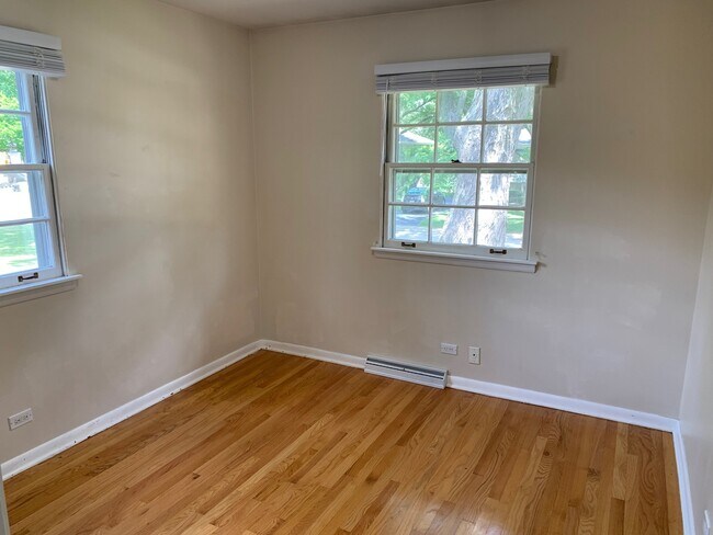 Building Photo - 520 Spruce Dr