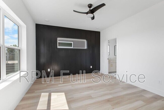 Building Photo - 1241 N Avondale Cir