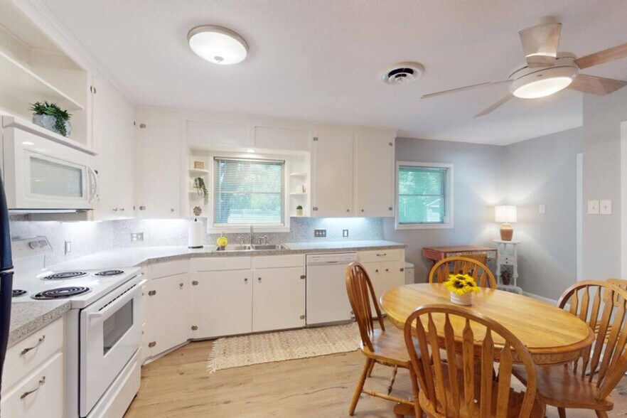 Building Photo - 118 Miller St