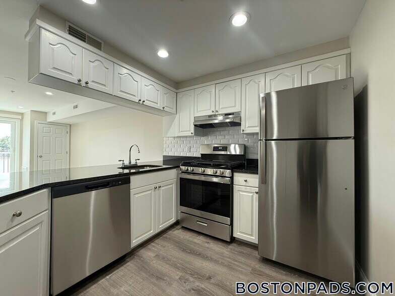 Building Photo - 21 Kenmar Dr