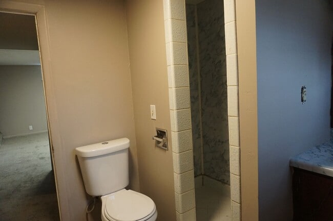 Building Photo - 4 Bedroom Remodeled West Side Salt Lake Home