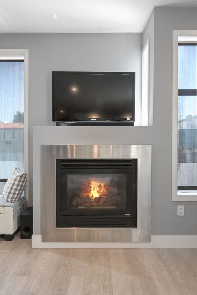 Building Photo - Epic REA/Azari PM:Gorgeous 1 Bed/ 1 Bath C...