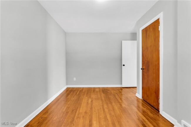 Building Photo - 856 E 237th St