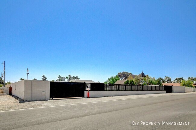 Building Photo - 3962 Euclid St