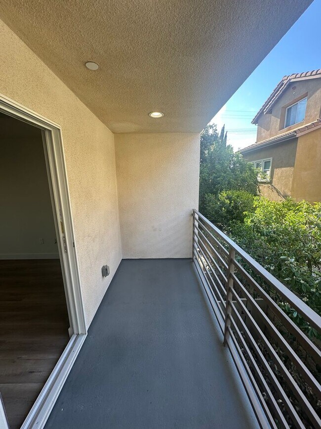 Building Photo - 16561 Vine Ter