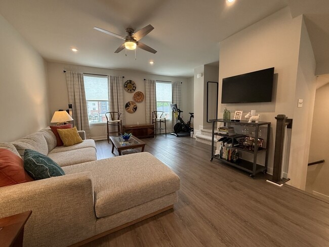 Building Photo - Legacy of Poquoson Townhome.