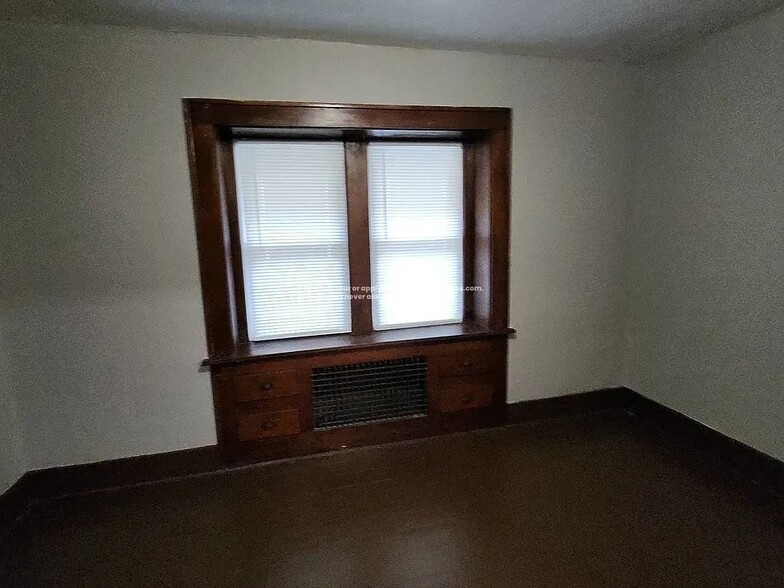 Building Photo - 659 East Ave