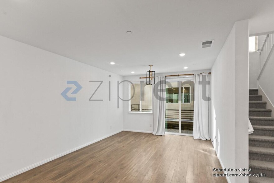 Building Photo - Unit