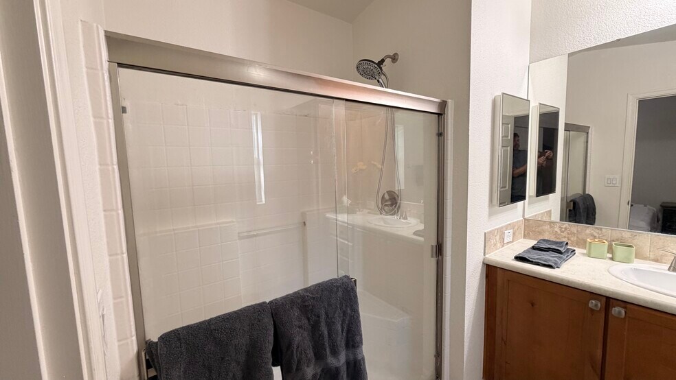 Master Bath - 1001 E Owens