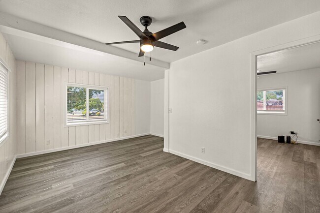 Building Photo - Enjoy Lake Views from This Cozy 1 Bed, 1 Bath Home
