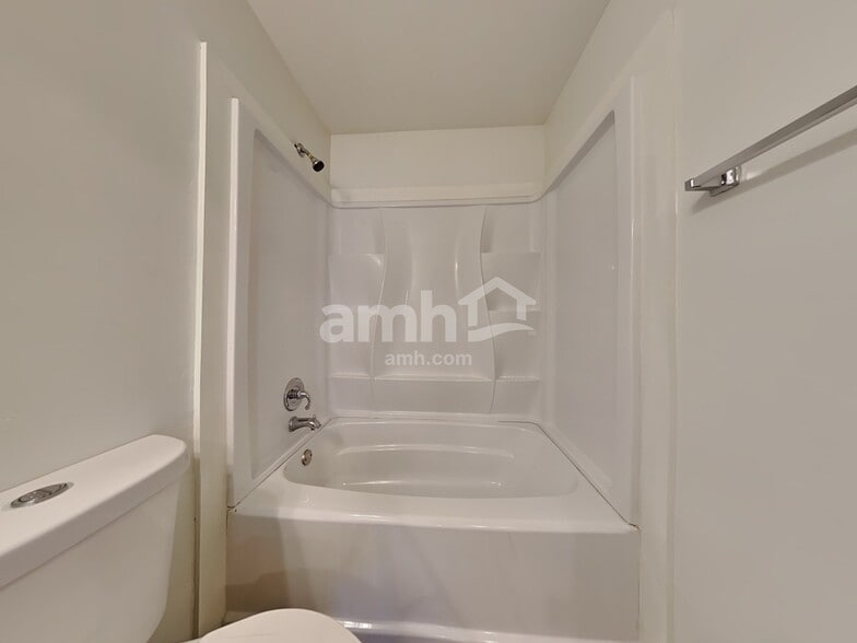 Building Photo - 429 Belmont Way