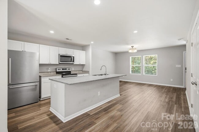 Building Photo - 1361 Ontario Dr