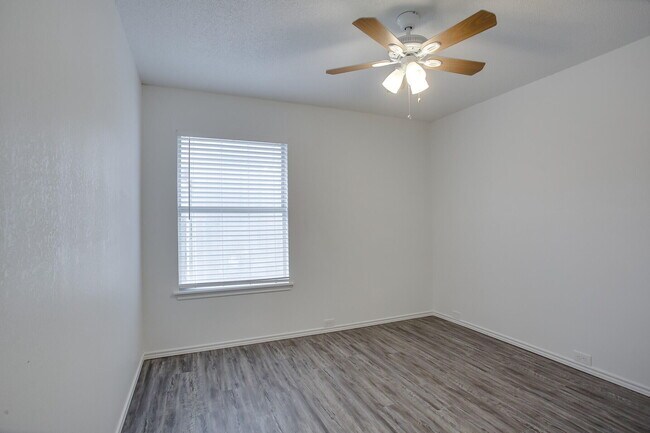 Building Photo - 2513 108th Dr