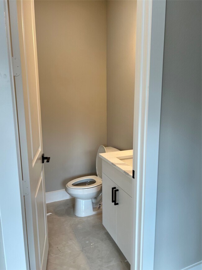 Building Photo - 2603 Piemonte Ave