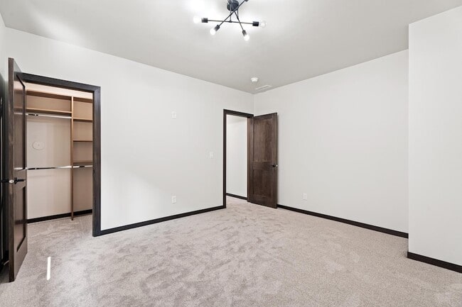 Building Photo - 1107 S Foss Ave