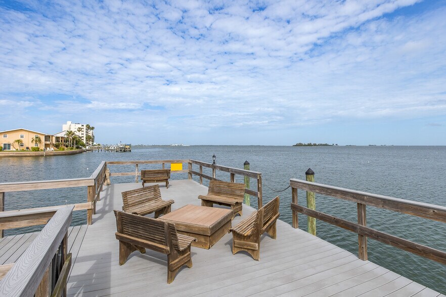 Building Photo - 464 N Paula Dr