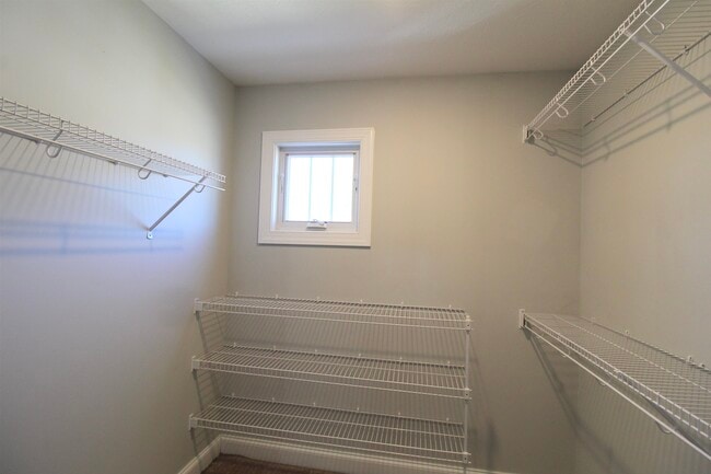 Building Photo - 2646 Greenport Dr