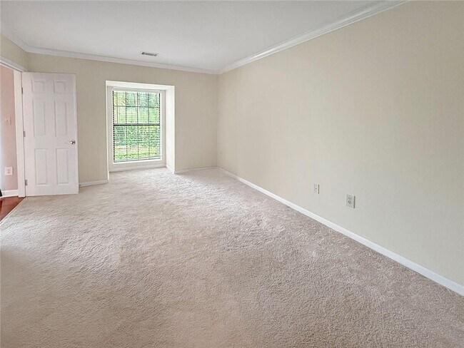 Building Photo - 1308 Pine Heights Dr NE