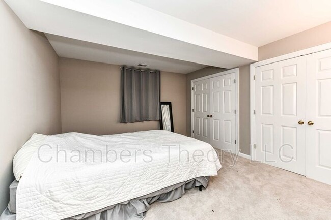 Building Photo - 2030 Spring Branch Dr