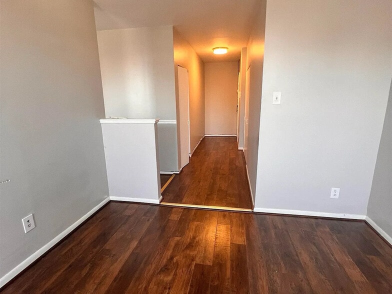 Building Photo - 217 44th St