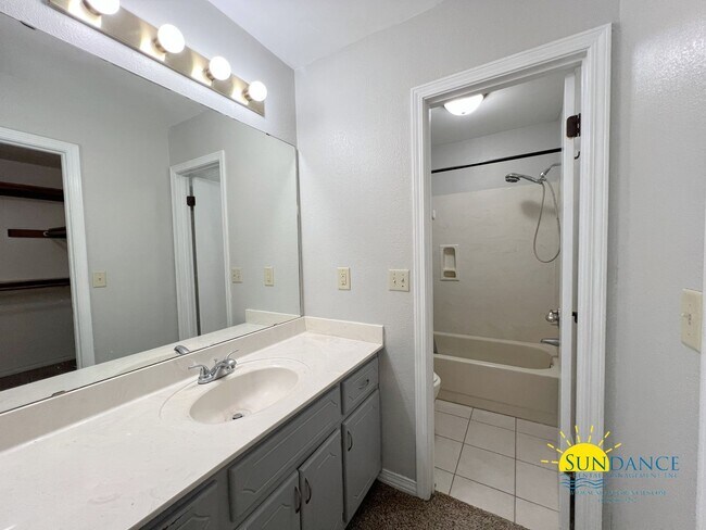 Building Photo - Charming 3 Bedroom Home in Countryview Estates community with Solar Panels!
