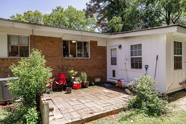 Building Photo - 265 Brentwood Dr