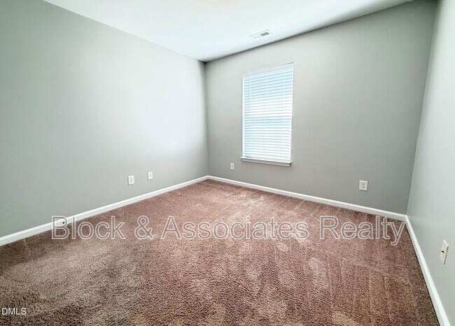 Building Photo - 420 Cline Falls Dr