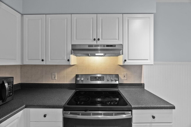 Building Photo - Modern Spacious  2 Bed  and 1.5  Bath Cond...