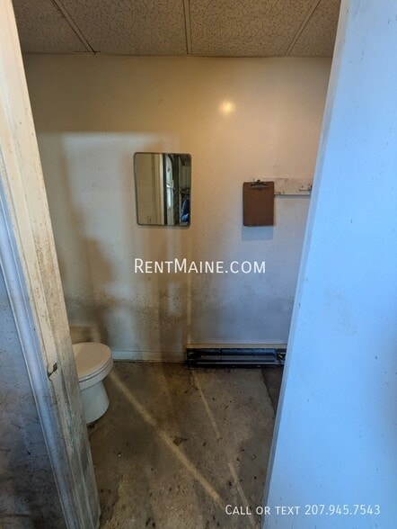 Building Photo - 38 Railroad St