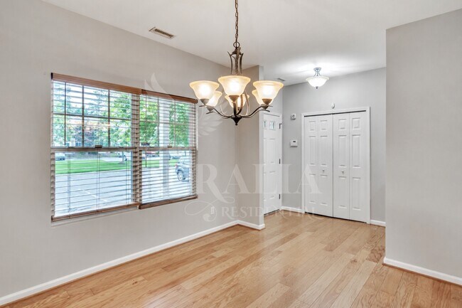 Building Photo - 255 Hampshire Downs Dr