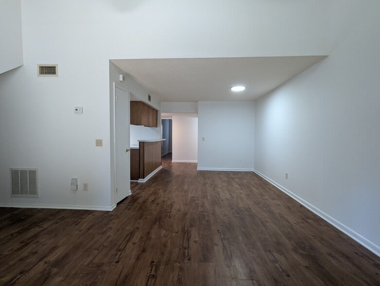 Building Photo - 5591 Greatpine Ln S