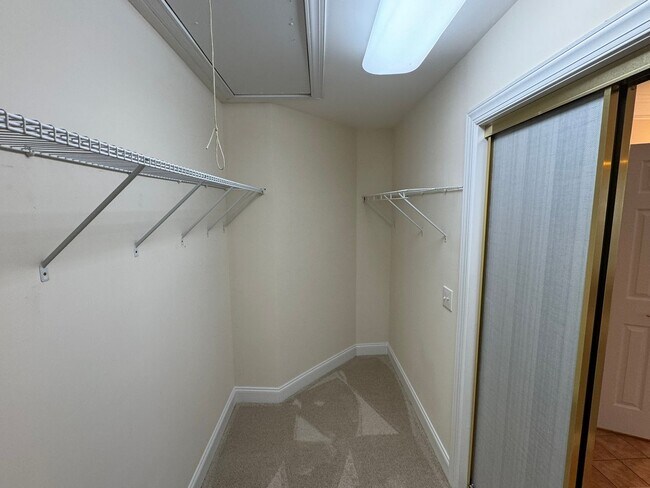 Building Photo - 7127 Weddington Brook Dr