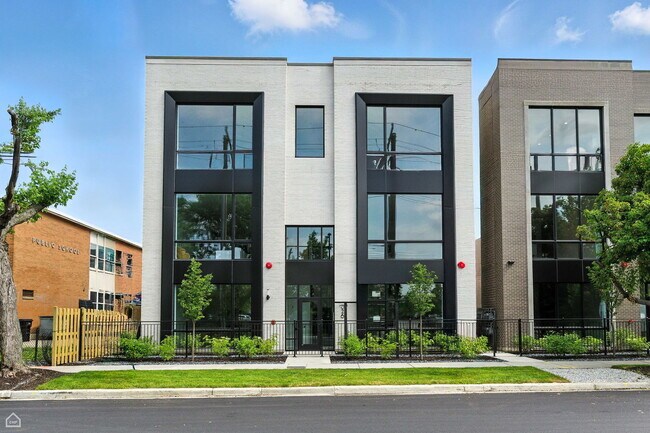 Primary Photo - 1616 W Hastings St