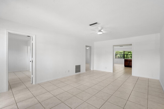 Building Photo - 4108 NW 79th Ave