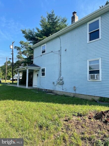 Building Photo - 711 E Maple Ave