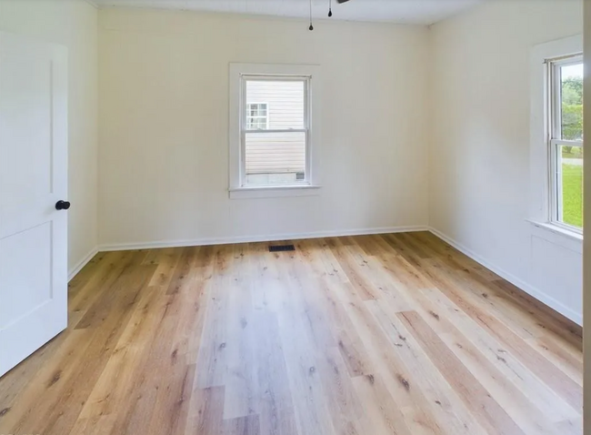 Bedroom 1- including a built-in open closet perfect for organizing your wardrobe - 1011 Elm St