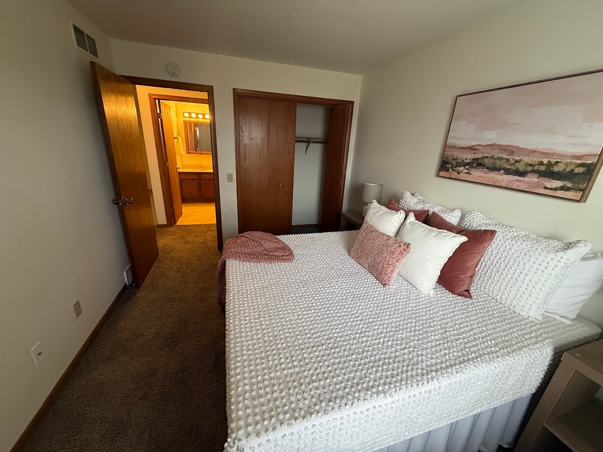 Building Photo - 903 Clarmar Dr