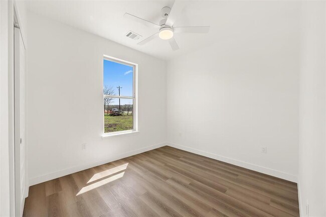 Building Photo - 260 Amaranta Ln