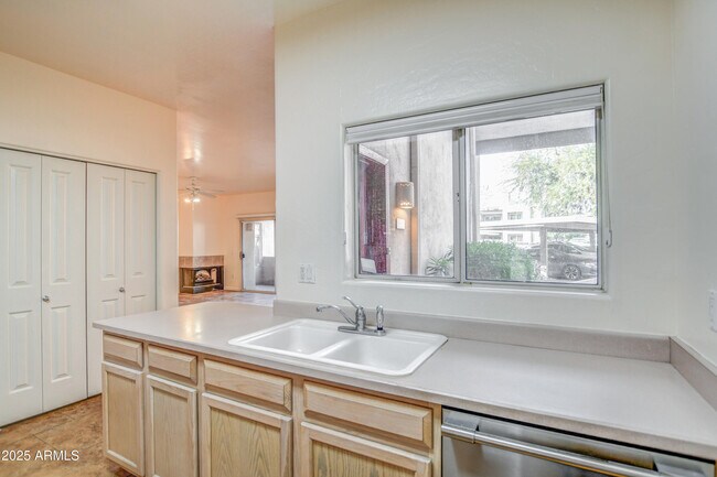 Building Photo - 11260 N 92nd St