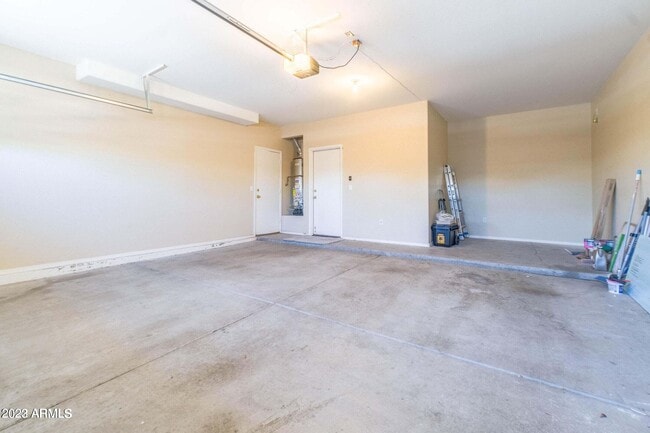 Building Photo - 6816 W Buckskin Trail