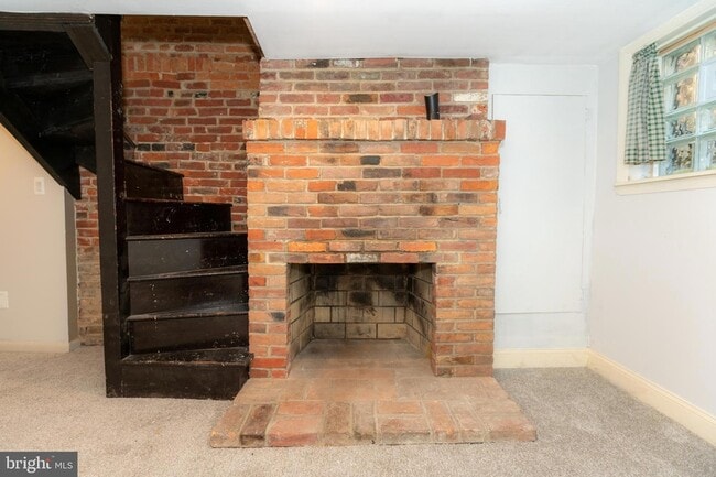 Building Photo - 640 Dover St