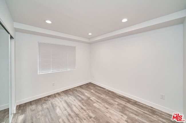 Building Photo - 603 W 41st Pl