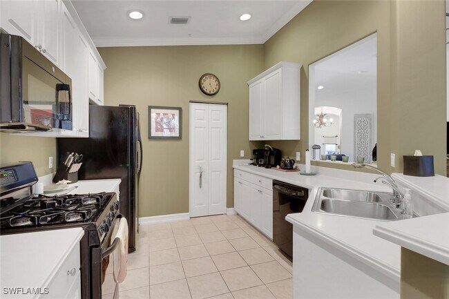 Building Photo - 1664 Tarpon Bay Dr S