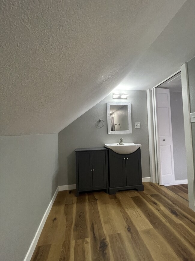 Building Photo - 105 W Summit St