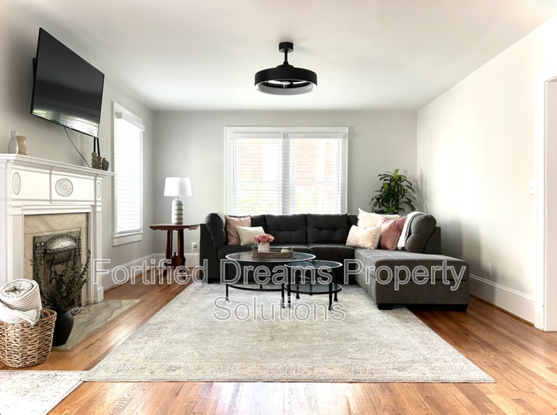 Building Photo - 2240 Queen St