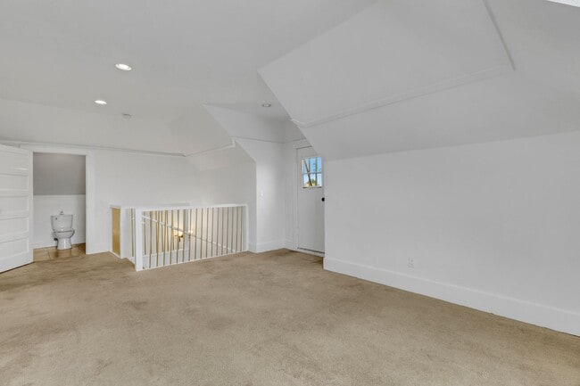 Building Photo - 1492 W 28th St