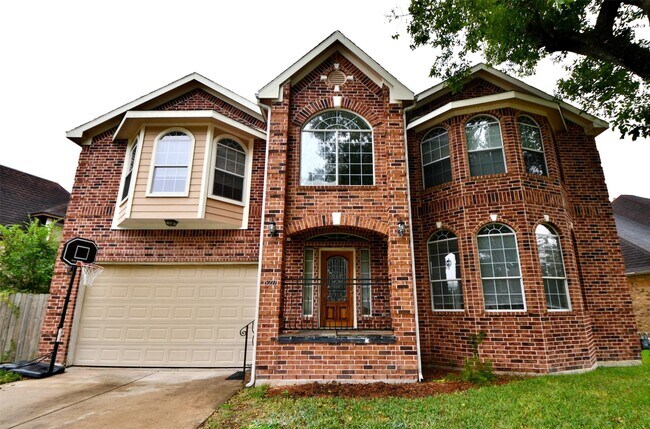Building Photo - 5211 Holly View Dr