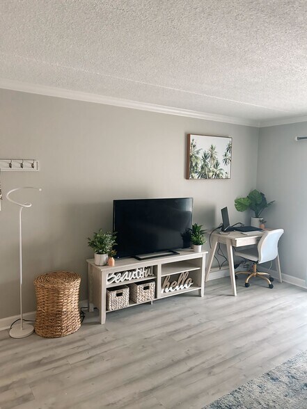 Building Photo - 5304 W Kennedy Blvd