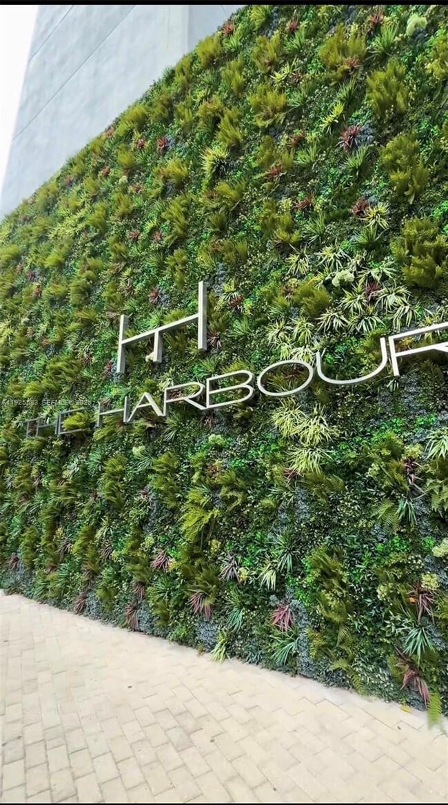 Building Photo - 16385 Biscayne Blvd